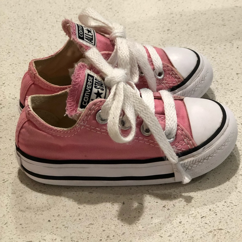 Toddler tennis shoes